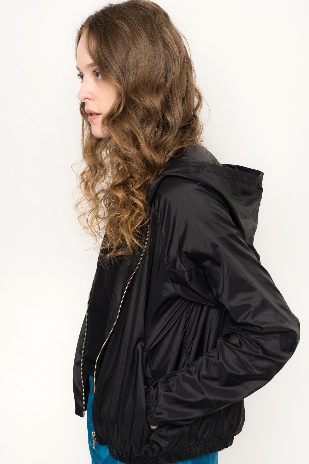 jaqueta com capuz em nylon regenerado ECONYL™