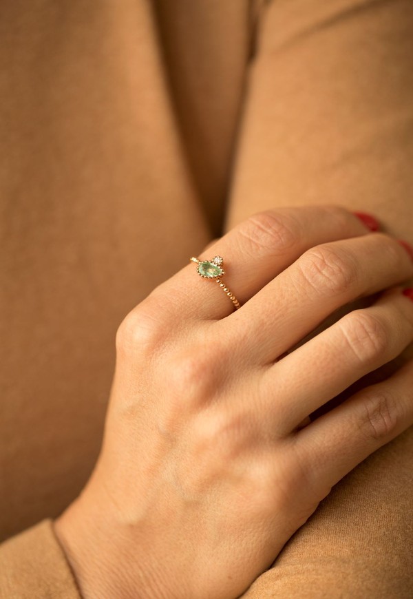 Foto do produto anel Adelaidinha gota safira verde
